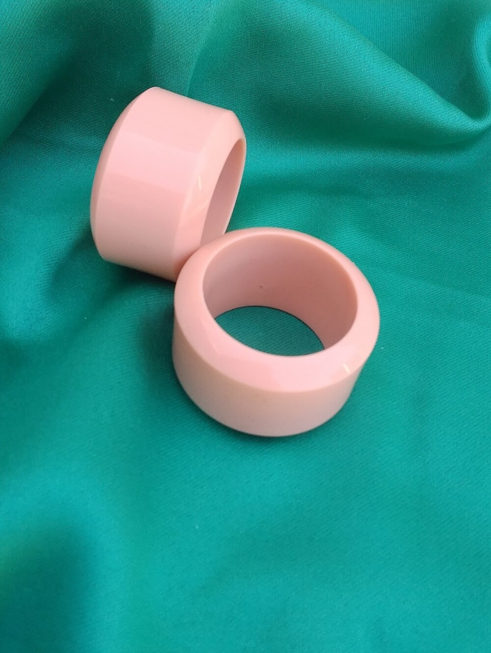 Vintage Napkin Rings Mcm Mod Set Of 2 Plastic Pink Peach 1960s 1970s